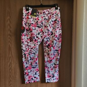 Red and White Floral Cropped Leggings Size Medium
